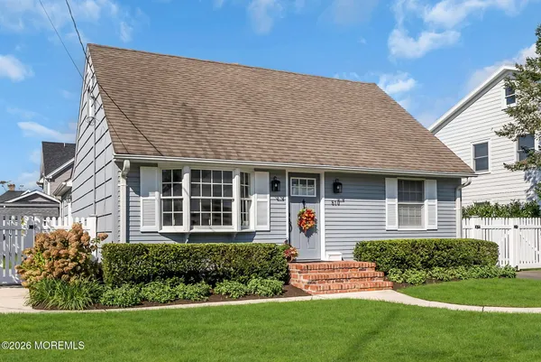 $899,900 | 810 Woodcrest Drive, Spring Lake, NJ 07762