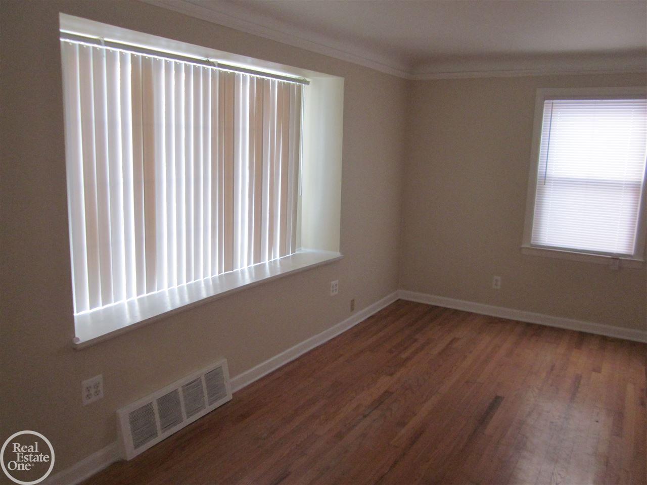 2222 Hampton Road Grosse Pointe, MI 48236 - Photo 8 of 25