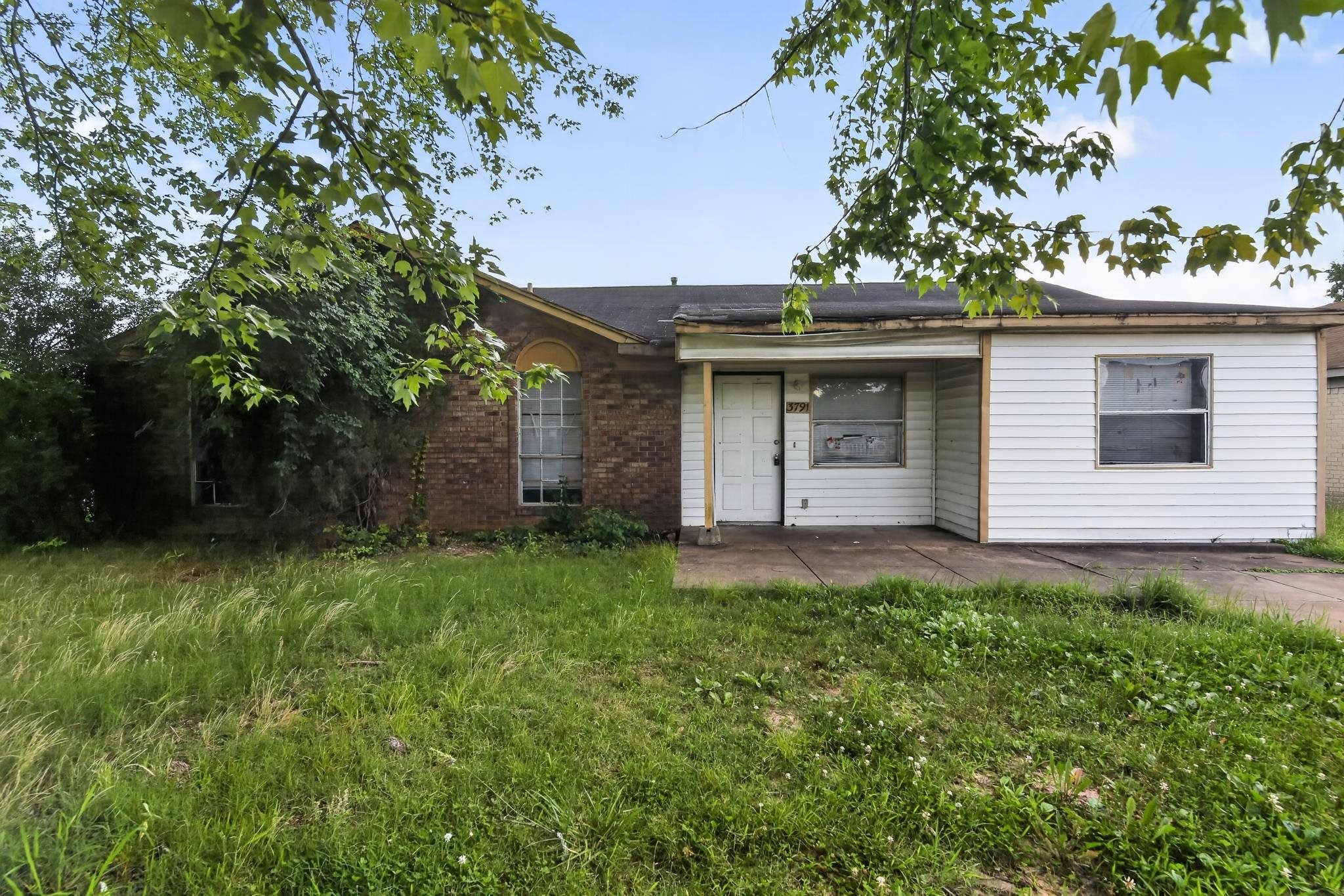 3791 Windermere Road Memphis, TN 38128 - Photo 4 of 18 Single-story residence featuring a partial brick facade and horizontal siding