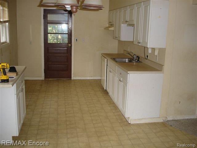 5404 Sherwood Road Oxford, MI 48371 - Photo 4 of 12 5404 Sherwood Kitchen