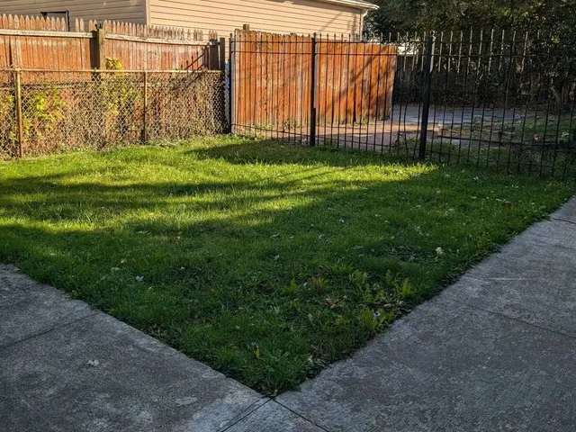 $1,500 | 8125 South Escanaba Avenue, Unit 2, Chicago, IL 60617