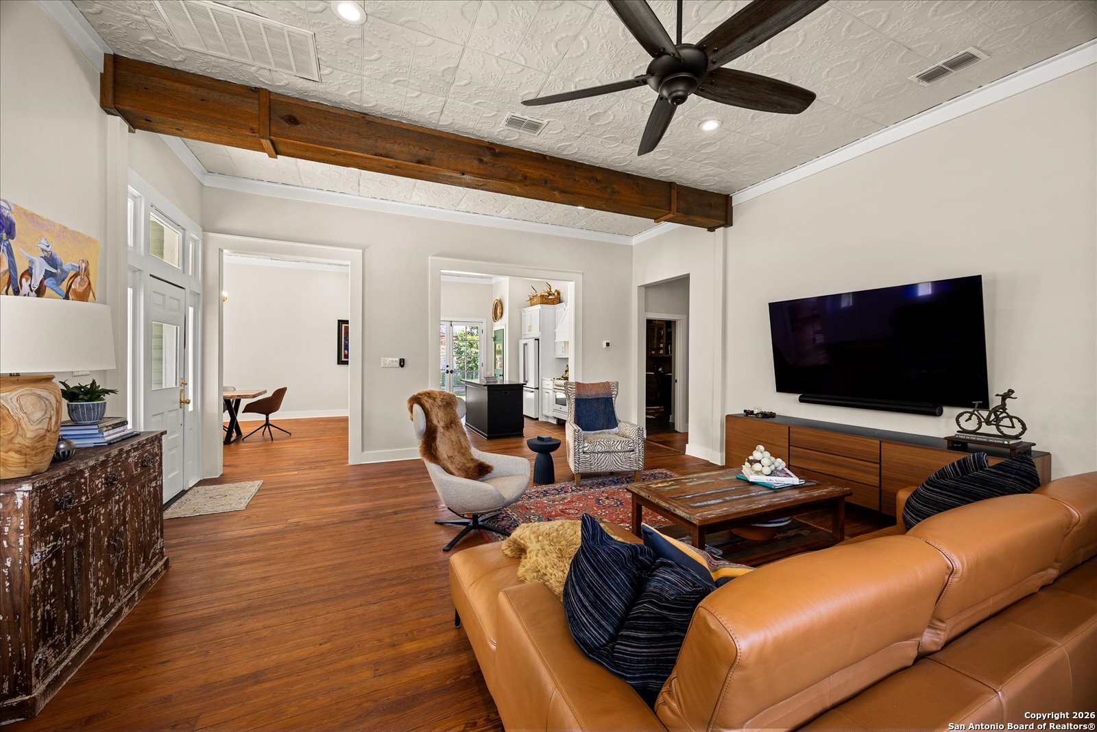 1006 High Street Comfort, TX 78013 - Photo 13 of 50 a living room with furniture and a flat screen tv