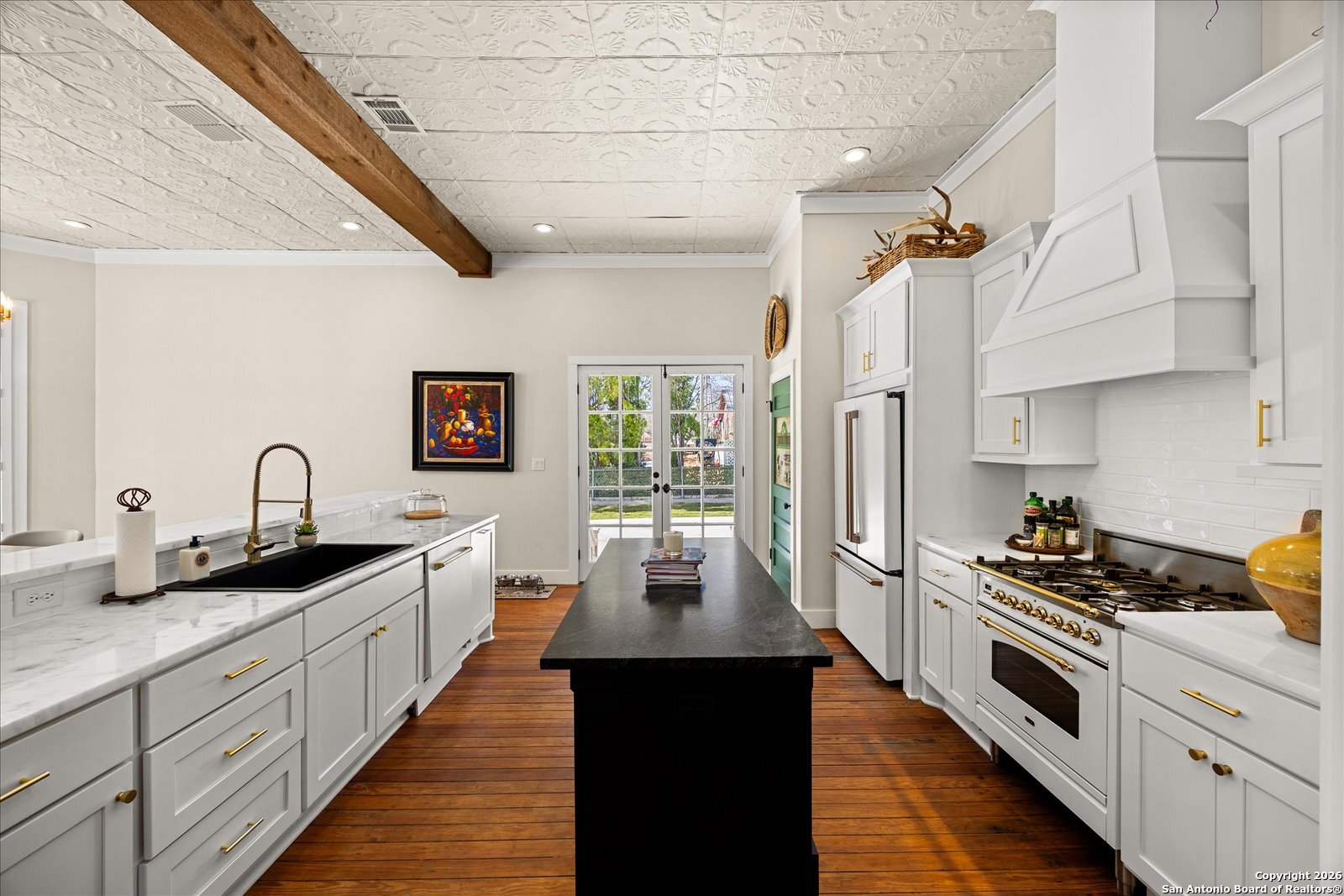 1006 High Street Comfort, TX 78013 - Photo 14 of 50 a kitchen with stainless steel appliances a sink dishwasher stove and refrigerator with wooden floor