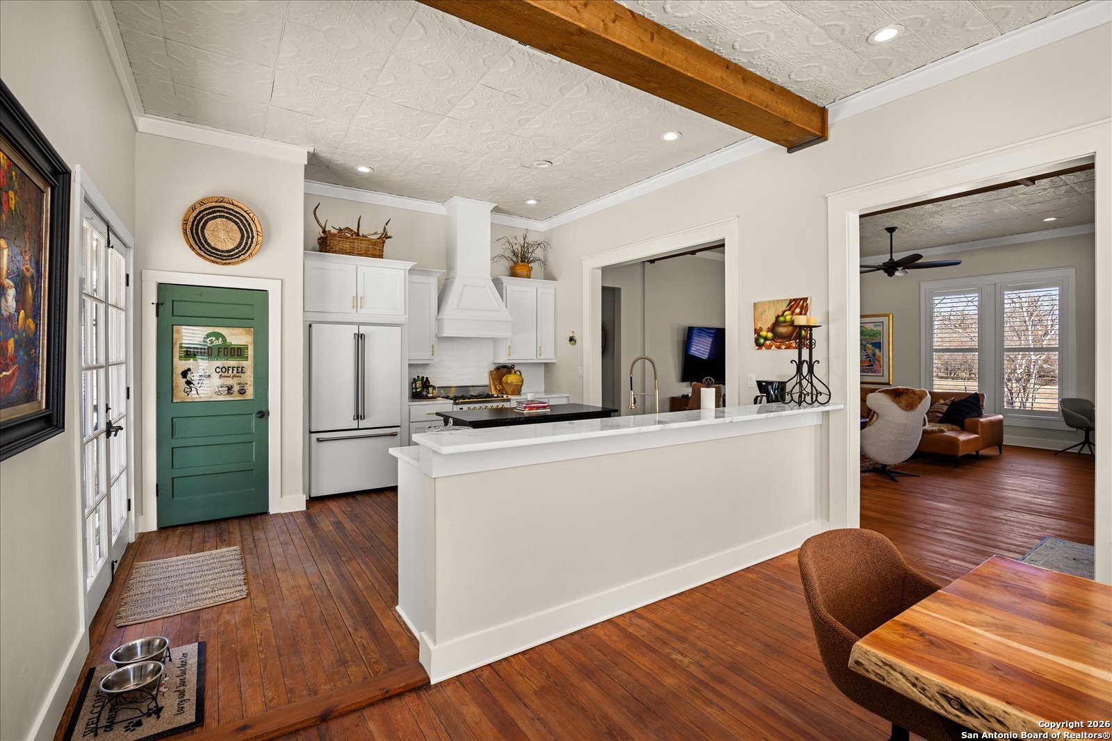 1006 High Street Comfort, TX 78013 - Photo 15 of 50 a living room with furniture and a table