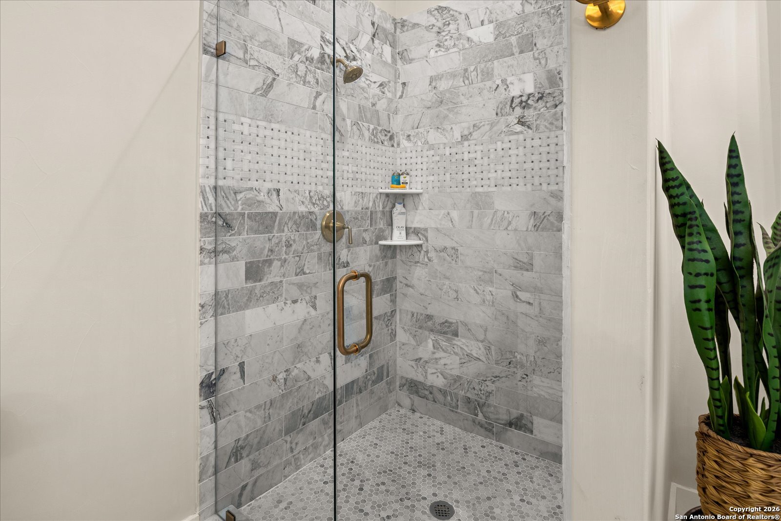 1006 High Street Comfort, TX 78013 - Photo 25 of 50 a bathroom with a shower