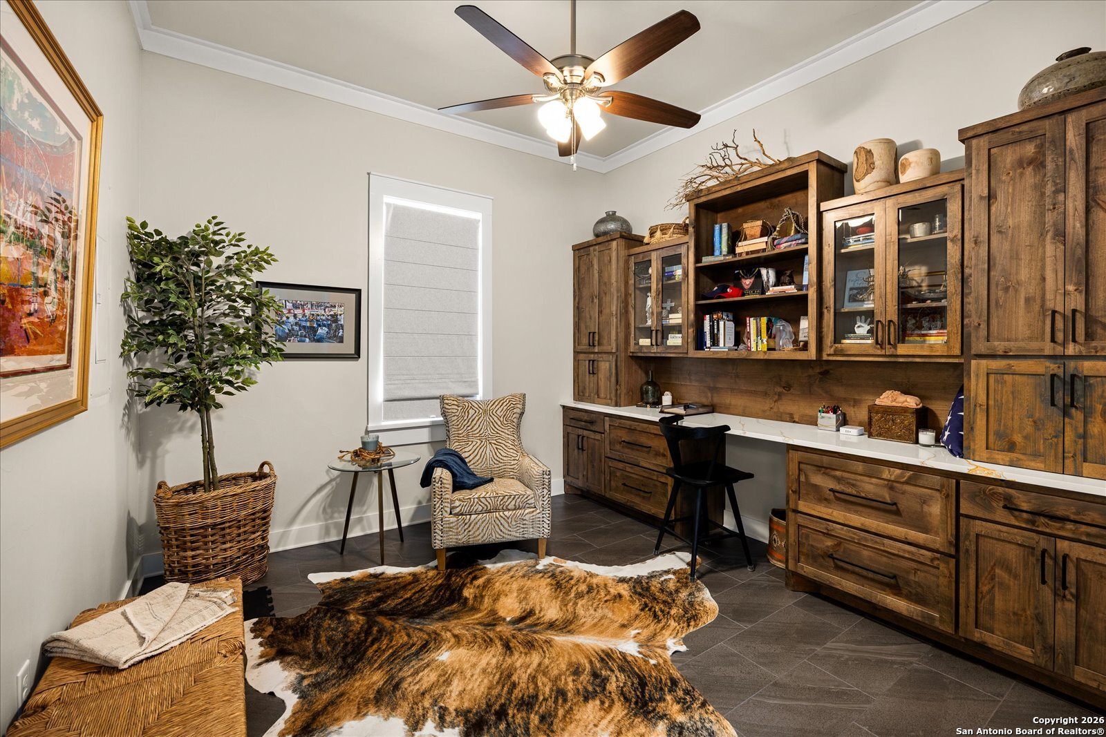 1006 High Street Comfort, TX 78013 - Photo 33 of 50 a livingroom with workspace