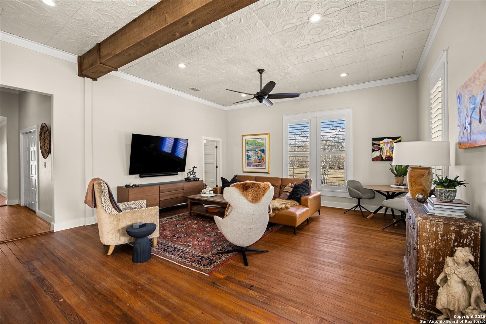 1006 High Street Comfort, TX 78013 - Photo 10 of 50 a living room with furniture or wooden floor and a flat screen tv