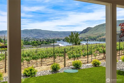 $1,749,998 | 203 Bluebell Lane, Chelan, WA 98816