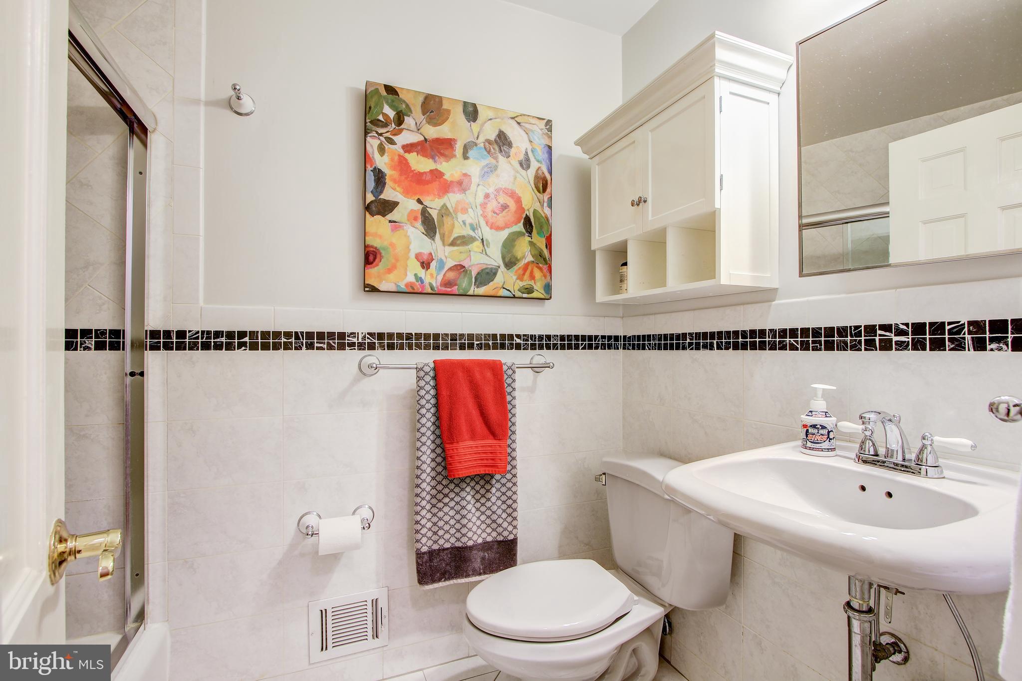 5609 Greentree Road Bethesda, MD 20817 - Photo 11 of 30 Hall Bath