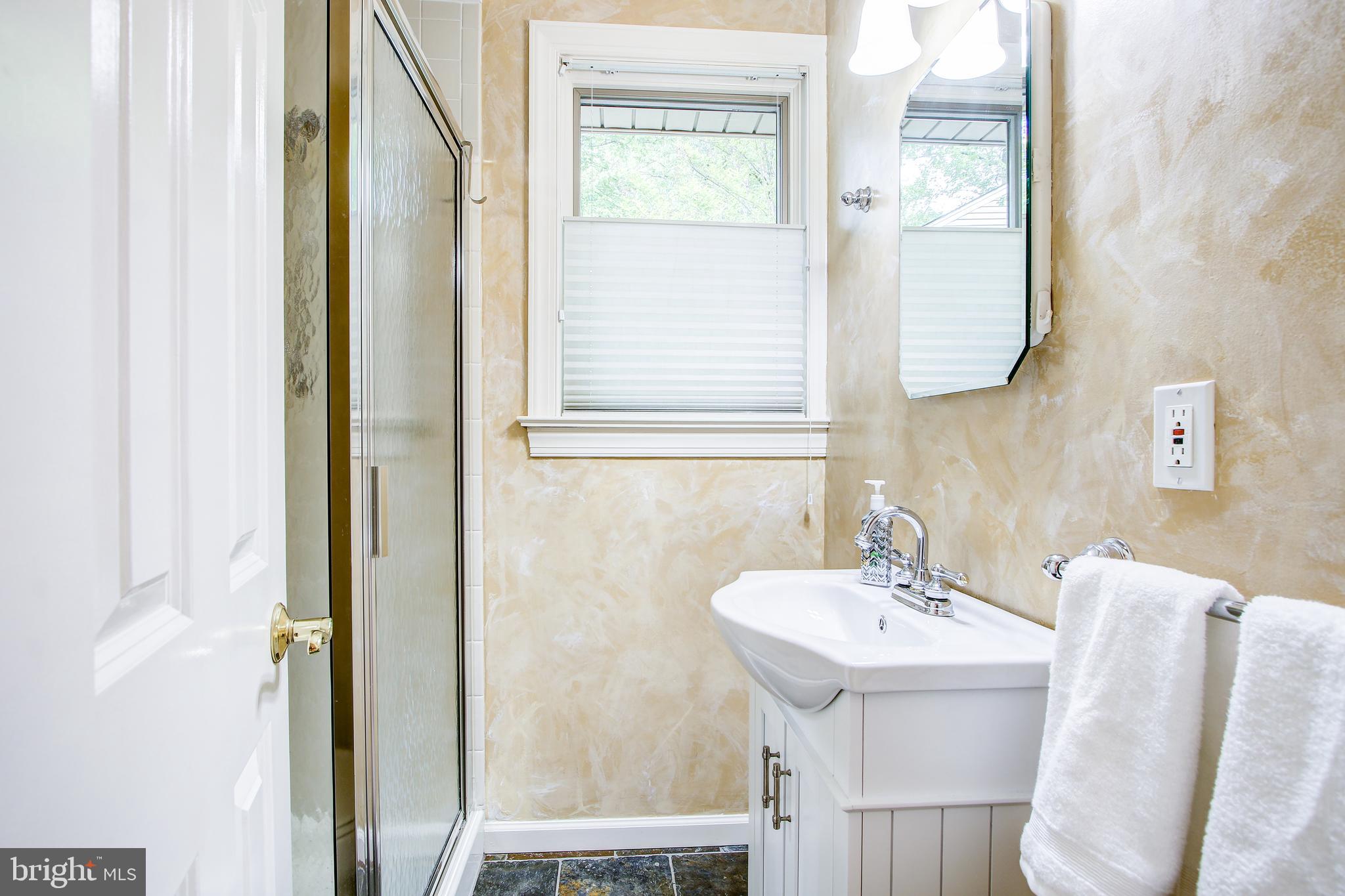 5609 Greentree Road Bethesda, MD 20817 - Photo 23 of 30 Gallery Image 23