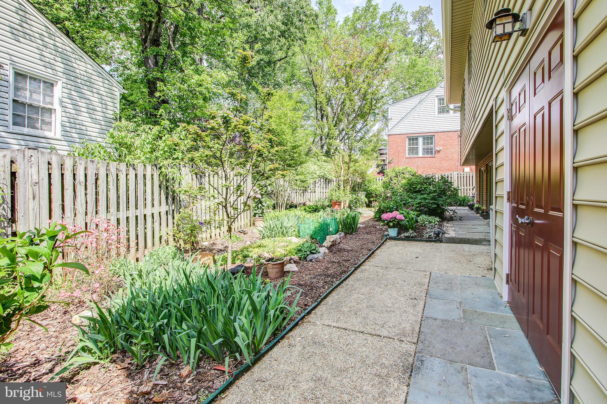 5609 Greentree Road Bethesda, MD 20817 - Photo 28 of 30 Gallery Image 28
