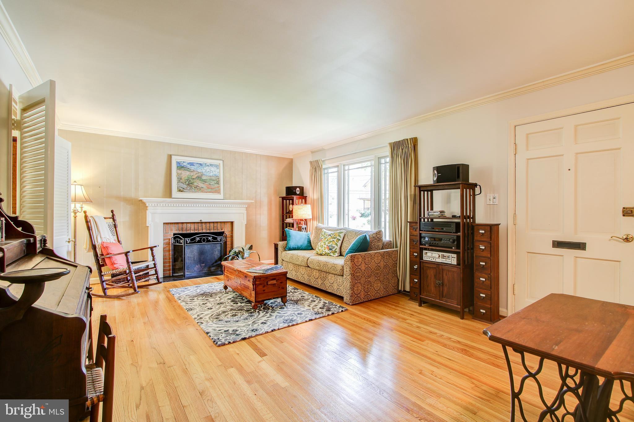 5609 Greentree Road Bethesda, MD 20817 - Photo 4 of 30 Living room