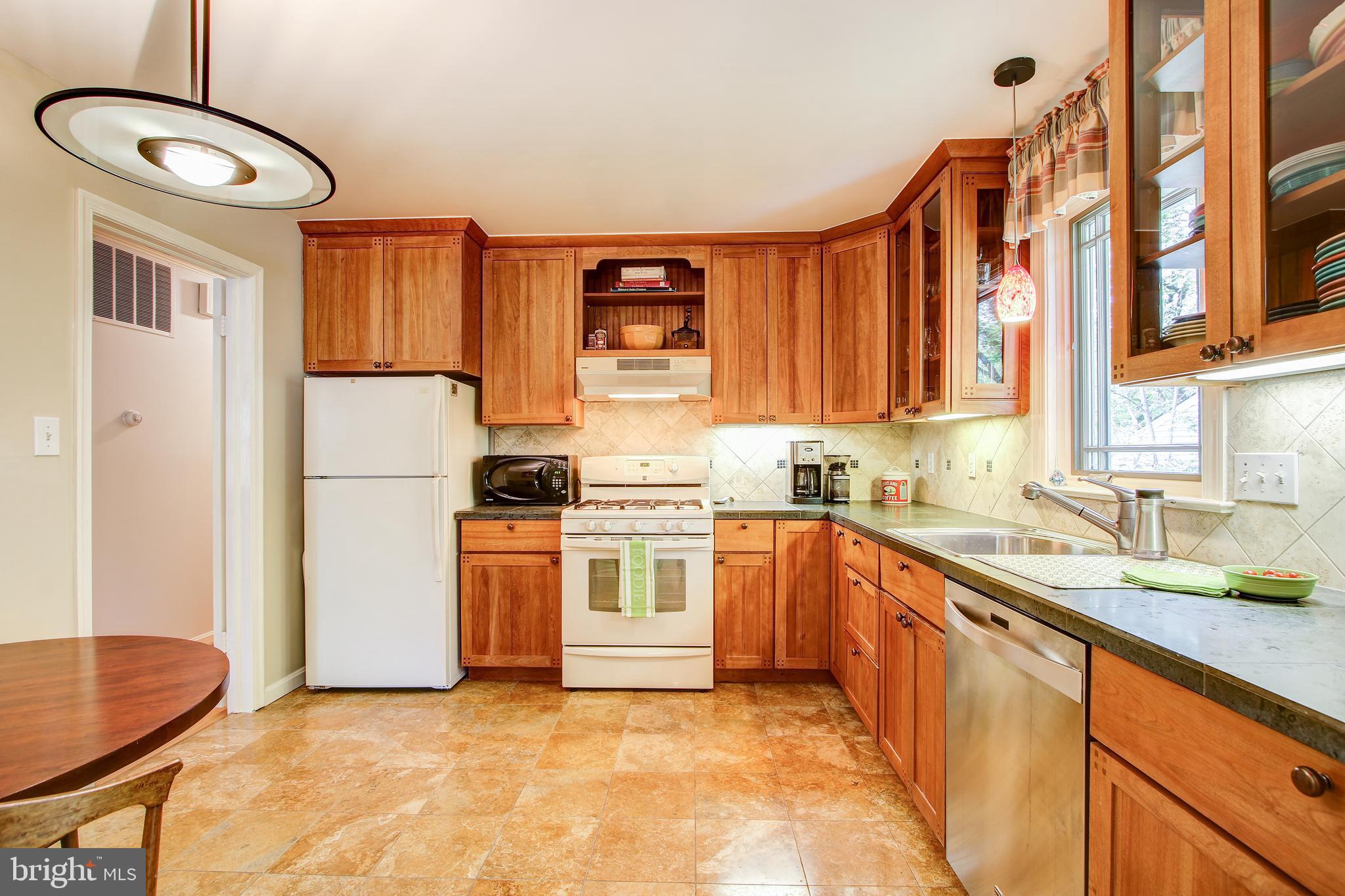 5609 Greentree Road Bethesda, MD 20817 - Photo 8 of 30 Gallery Image 8