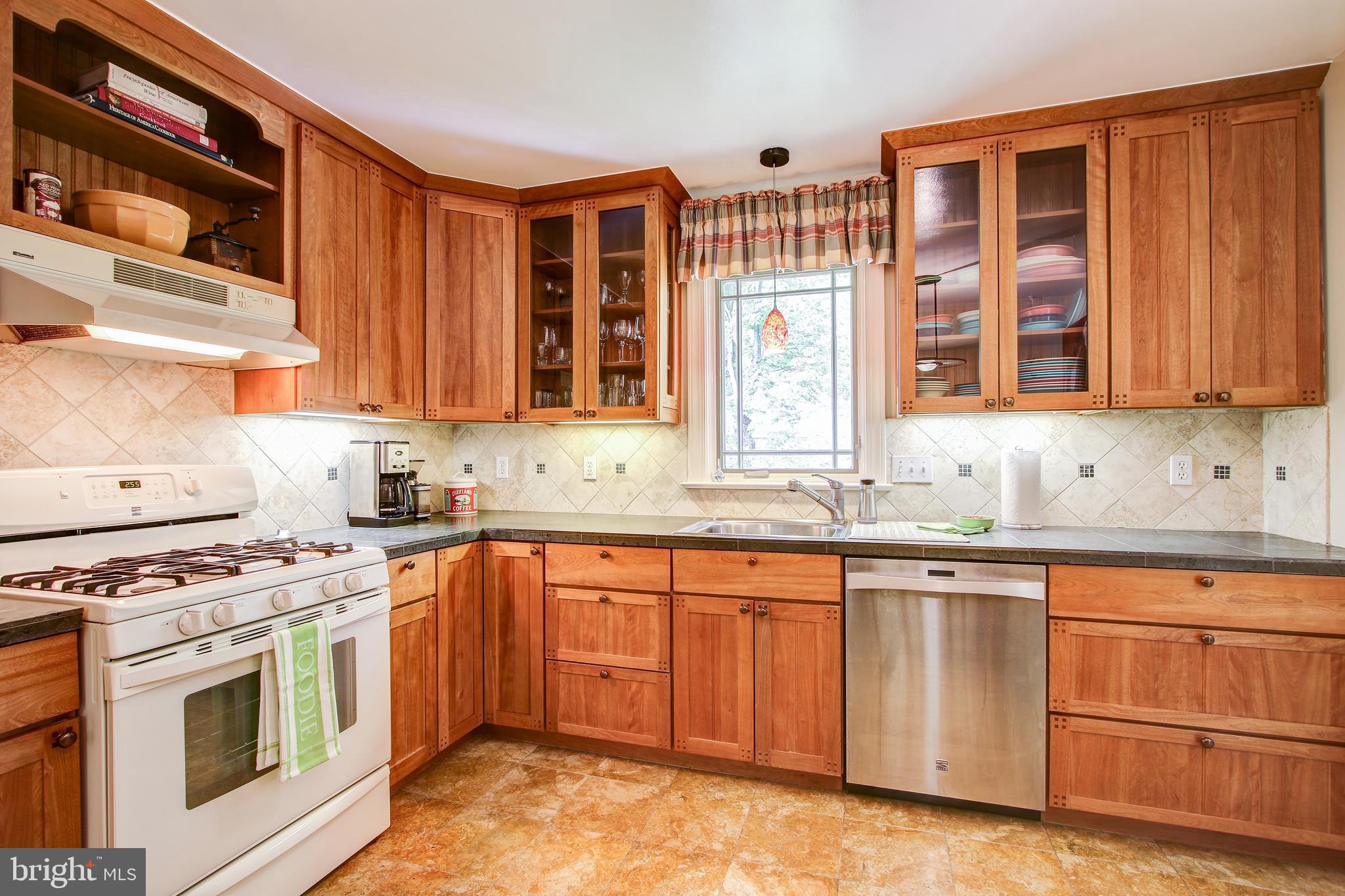 5609 Greentree Road Bethesda, MD 20817 - Photo 9 of 30 Gallery Image 9