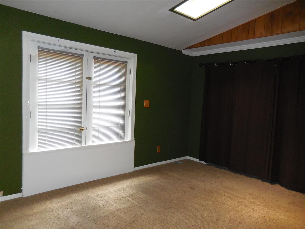 42647 Utica Road Sterling Heights, MI 48314 - Photo 14 of 30 31300983-13.JPG