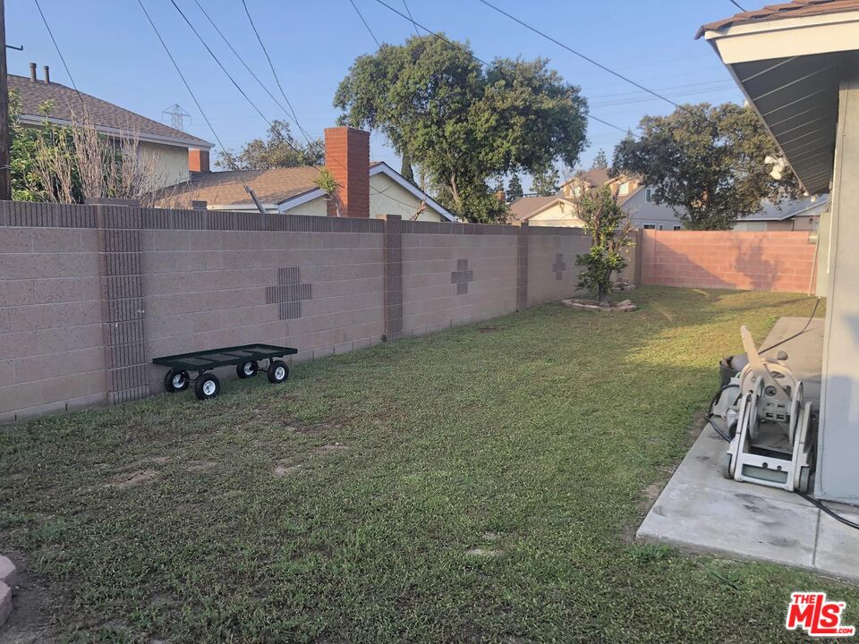 549 East Collamer Drive Carson, CA 90746 - Photo 10 of 10 a backyard of a house with lots of green space