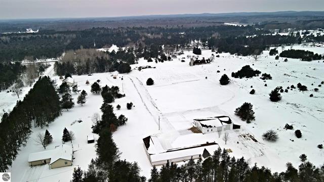 8573 30 1/2 Road Cadillac, MI 49601 - Photo 3 of 64 1896904-2