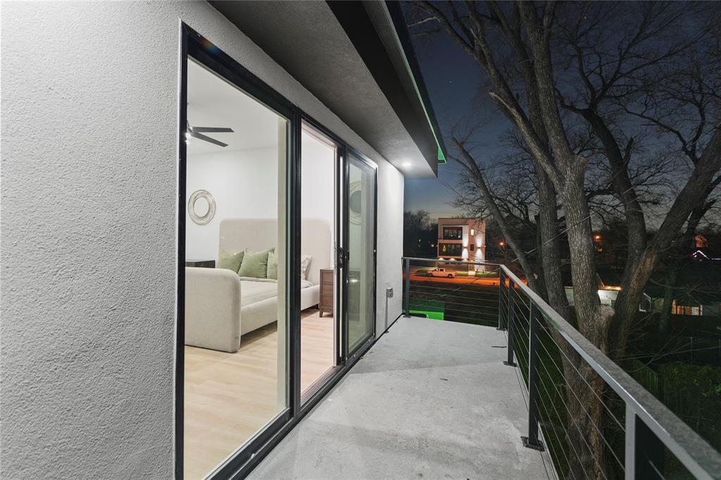 923 Walkway Street Dallas, TX 75212 - Photo 31 of 33 View of balcony at twilight