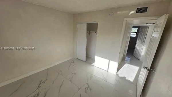 $2,400 | 208 Avondale Drive, Unit 11, Pompano Beach, FL 33060