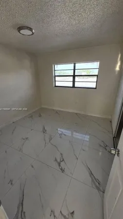 $2,400 | 208 Avondale Drive, Unit 11, Pompano Beach, FL 33060