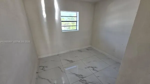 $2,400 | 208 Avondale Drive, Unit 11, Pompano Beach, FL 33060