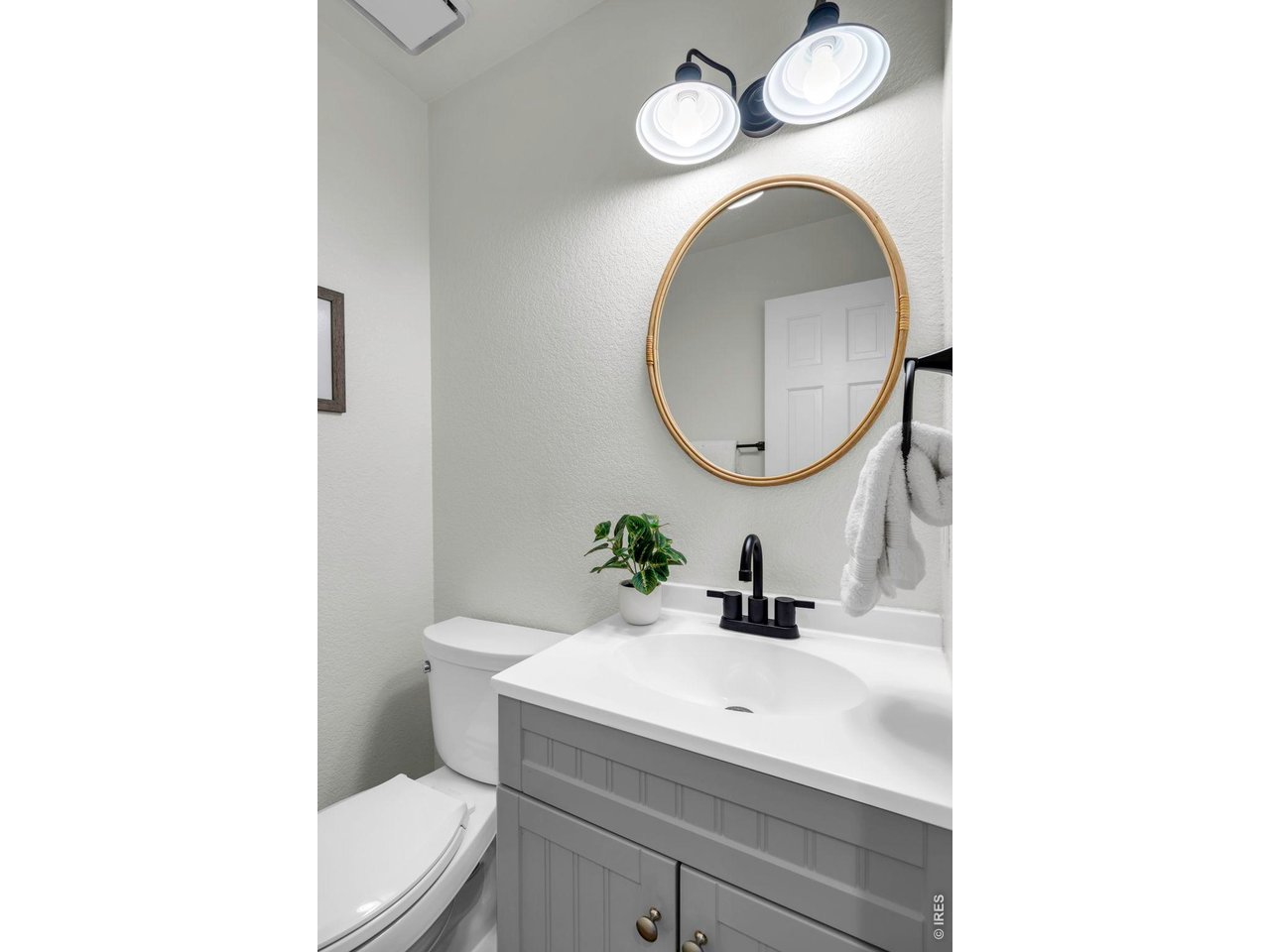 1517 Ridgeview Drive Louisville, CO 80027 - Photo 17 of 50 Main Floor Half Bathroom
