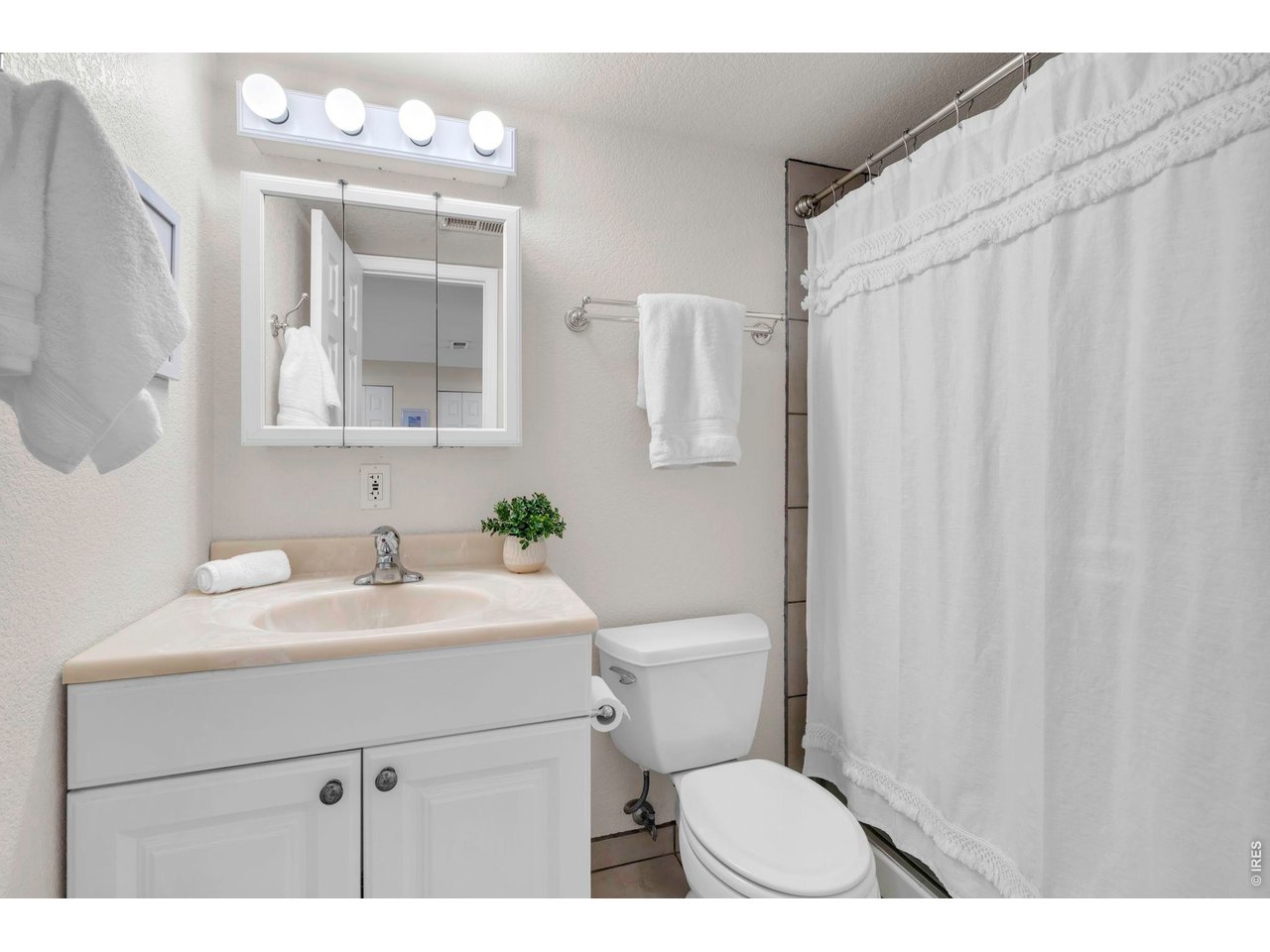 1517 Ridgeview Drive Louisville, CO 80027 - Photo 31 of 50 Bathroom 4