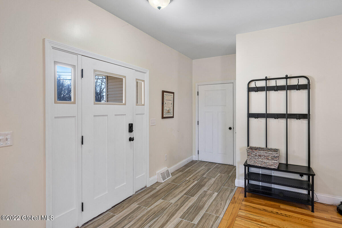 466 Russell Road Albany, NY 12203 - Photo 6 of 45 466 Russell Road Albany NY 020 MLS