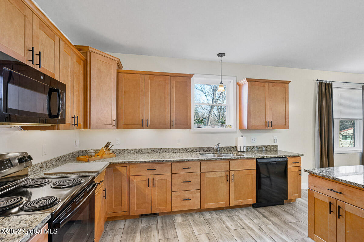 466 Russell Road Albany, NY 12203 - Photo 7 of 45 466 Russell Road Albany NY 027 MLS