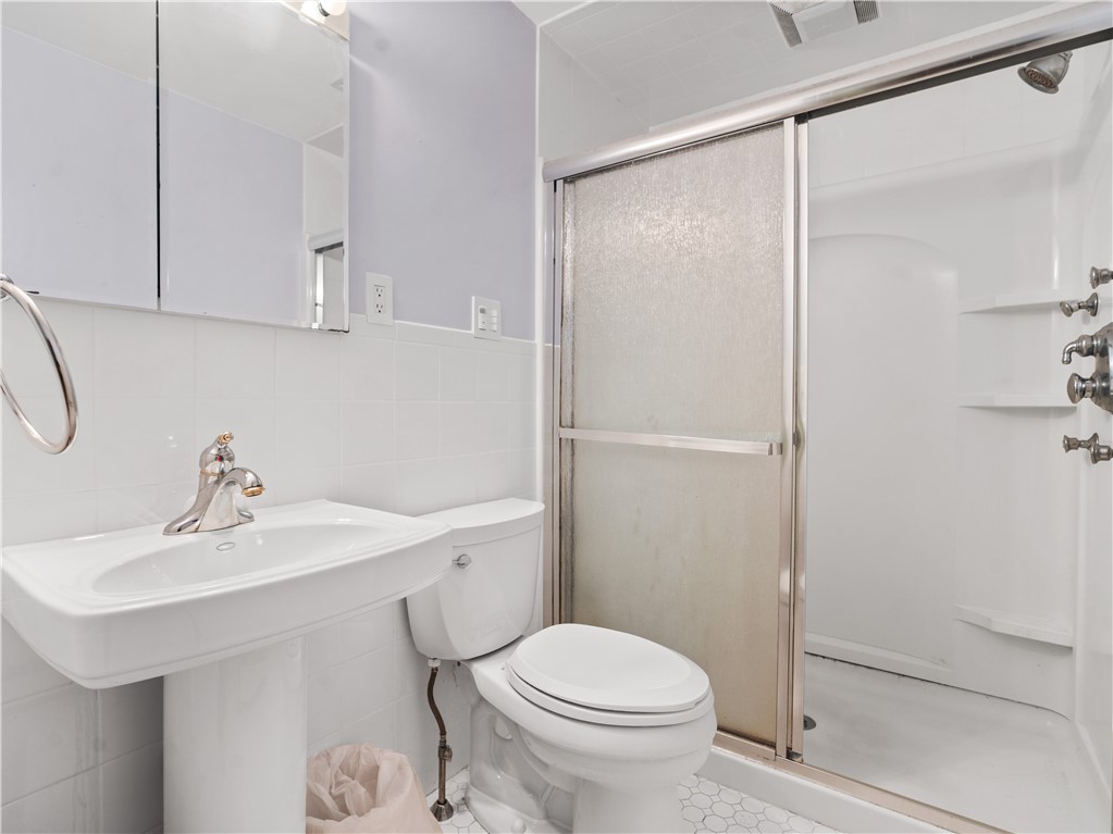 46 Ridgeway Drive Warren, RI 02885 - Photo 17 of 22 main level Bathroom