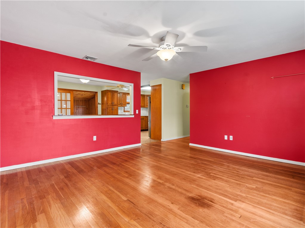46 Ridgeway Drive Warren, RI 02885 - Photo 4 of 22 Dining room