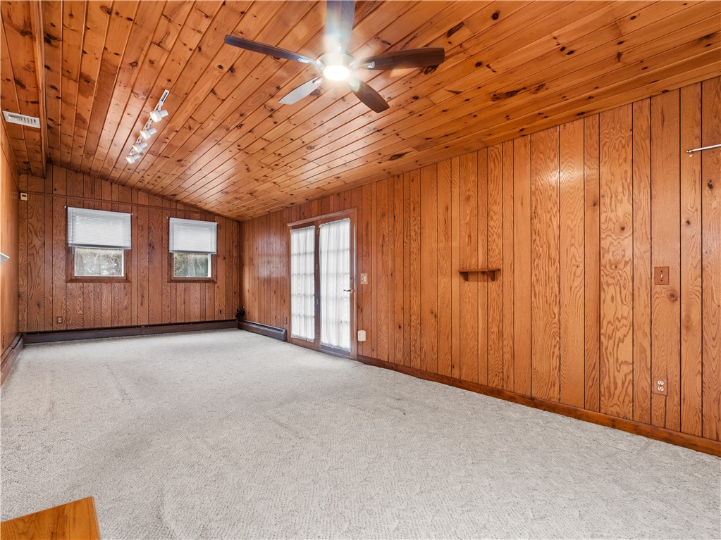 46 Ridgeway Drive Warren, RI 02885 - Photo 10 of 22 Family room
