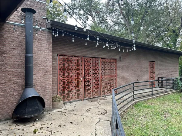 a view of backyard with cabin