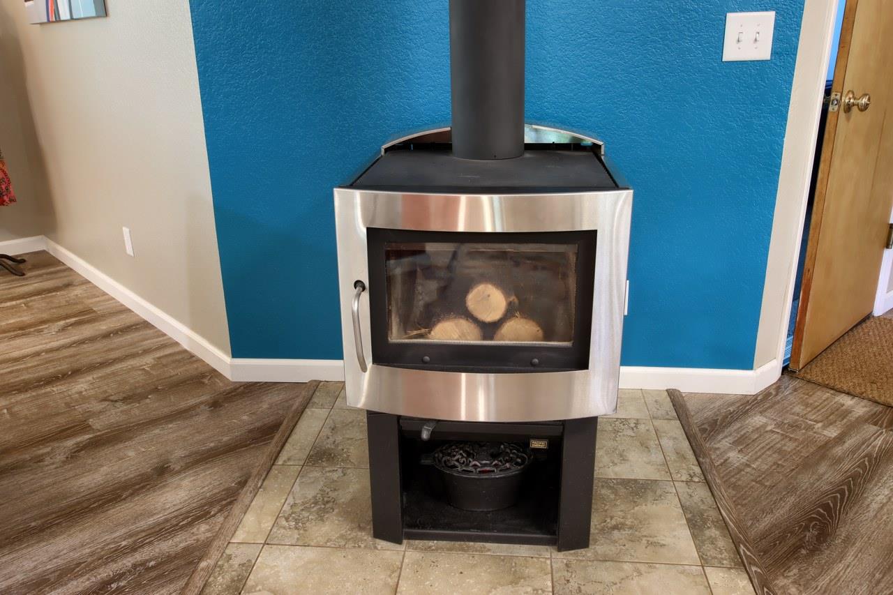 36555 Mudge Ranch Road Coarsegold, CA 93614 - Photo 14 of 80 a stove top oven sitting inside of a room