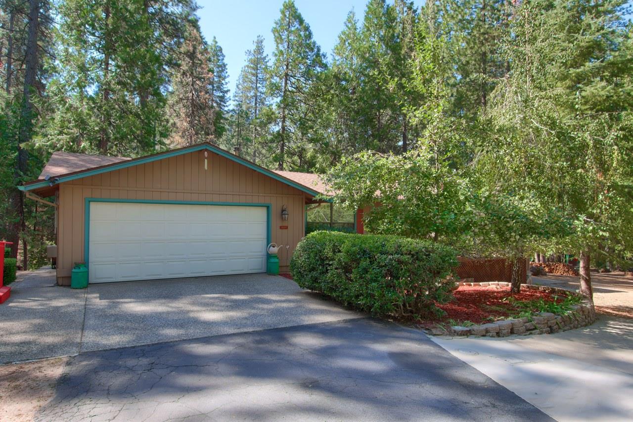 36555 Mudge Ranch Road Coarsegold, CA 93614 - Photo 69 of 80 a view of a small house with wooden fence