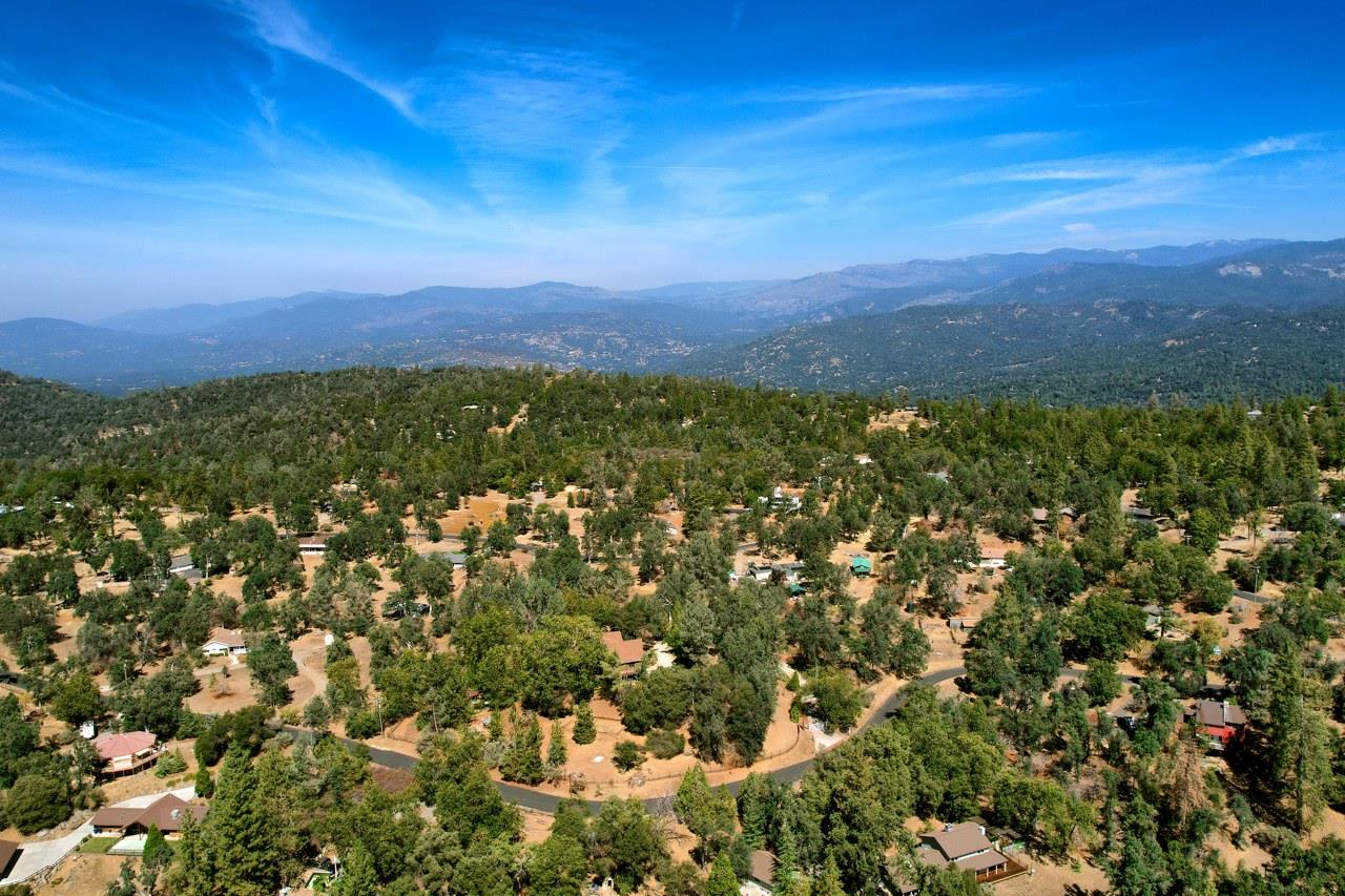 36555 Mudge Ranch Road Coarsegold, CA 93614 - Photo 76 of 80 a view of a city with lush green forest