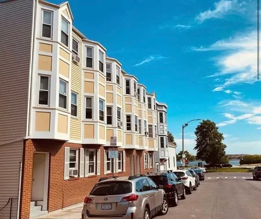 $3,400 | 204 H Street, Unit 3, Boston, MA 02127