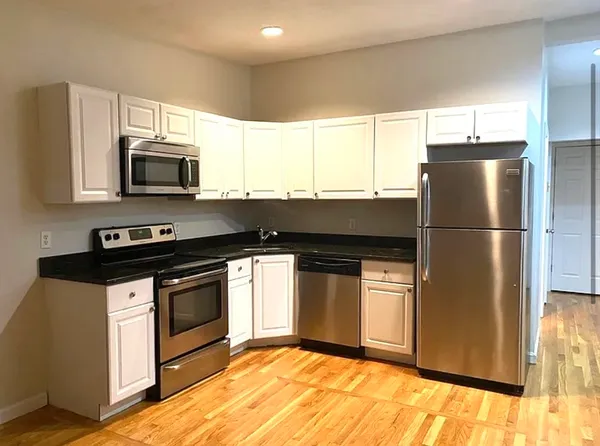 $3,400 | 204 H Street, Unit 3, Boston, MA 02127