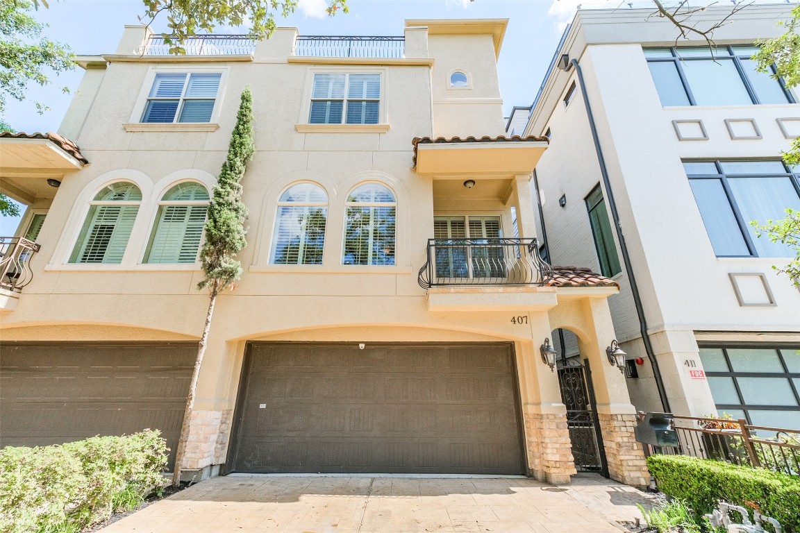 Welcome Home to 407 W Bell nestled on a quiet tree lined street close to River Oaks Shopping area and vibrant Montrose District.