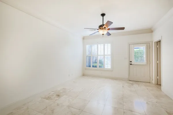 $5,500 | 407 West Bell Street, Houston, TX 77019