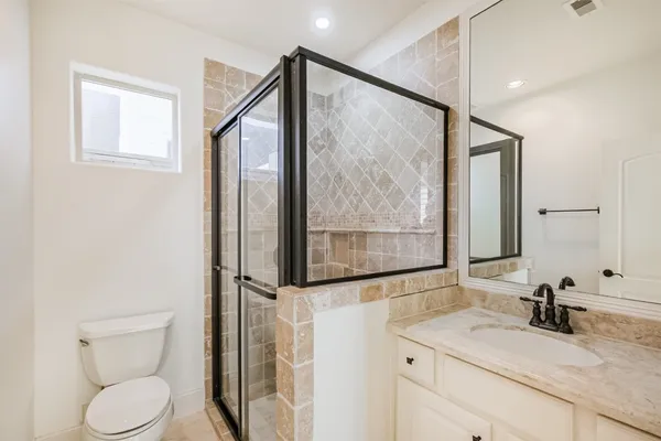 $5,500 | 407 West Bell Street, Houston, TX 77019