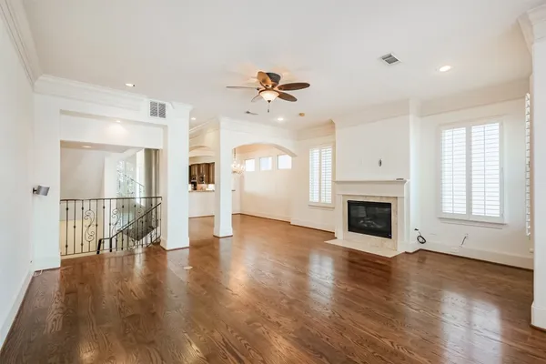 $5,500 | 407 West Bell Street, Houston, TX 77019