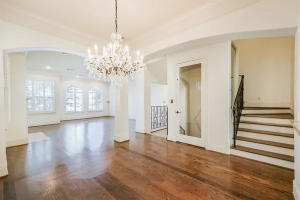 $5,500 | 407 West Bell Street, Houston, TX 77019