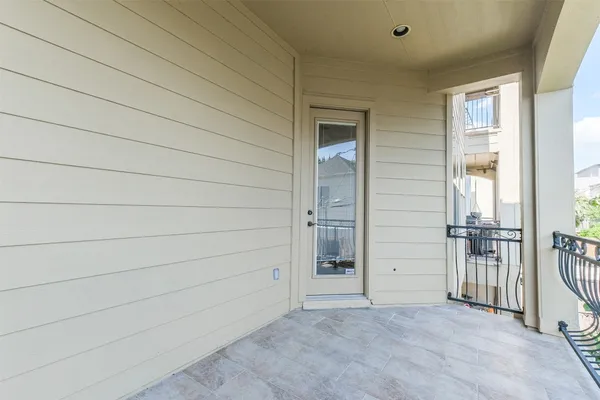 $5,500 | 407 West Bell Street, Houston, TX 77019