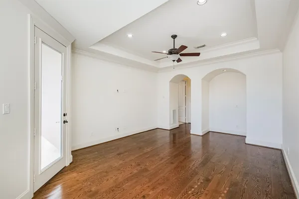 $5,500 | 407 West Bell Street, Houston, TX 77019