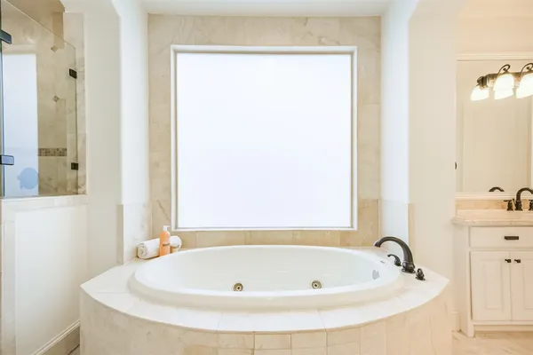 $5,500 | 407 West Bell Street, Houston, TX 77019