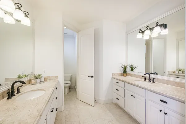 $5,500 | 407 West Bell Street, Houston, TX 77019