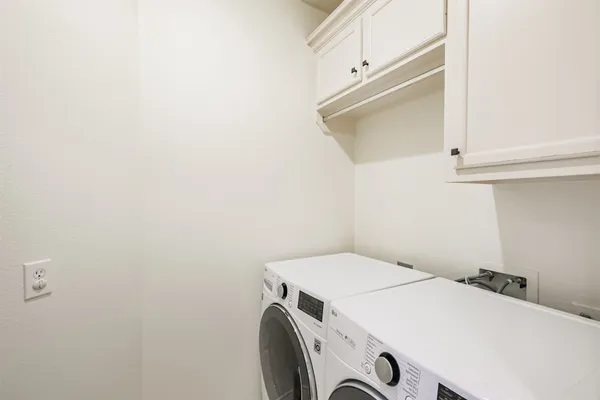 $5,500 | 407 West Bell Street, Houston, TX 77019