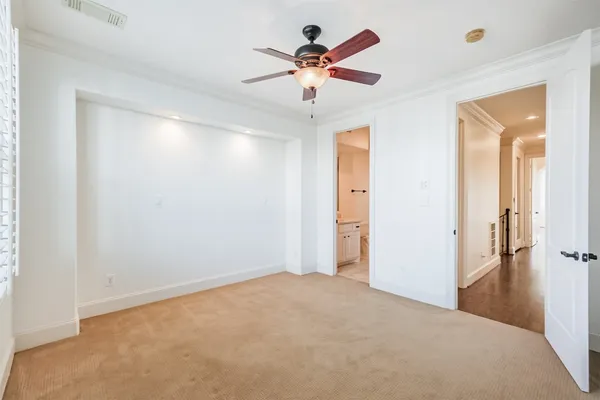 $5,500 | 407 West Bell Street, Houston, TX 77019