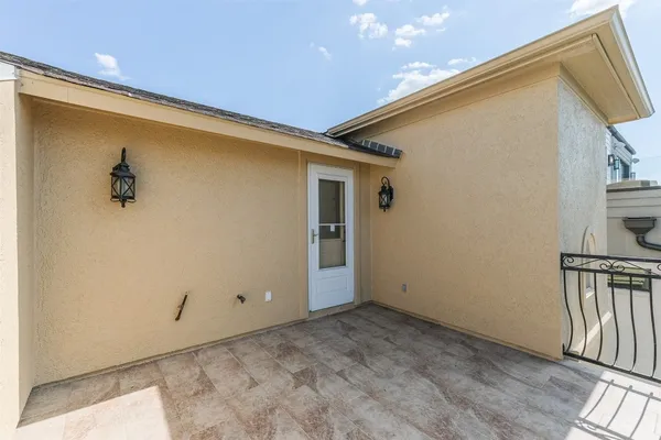 $5,500 | 407 West Bell Street, Houston, TX 77019